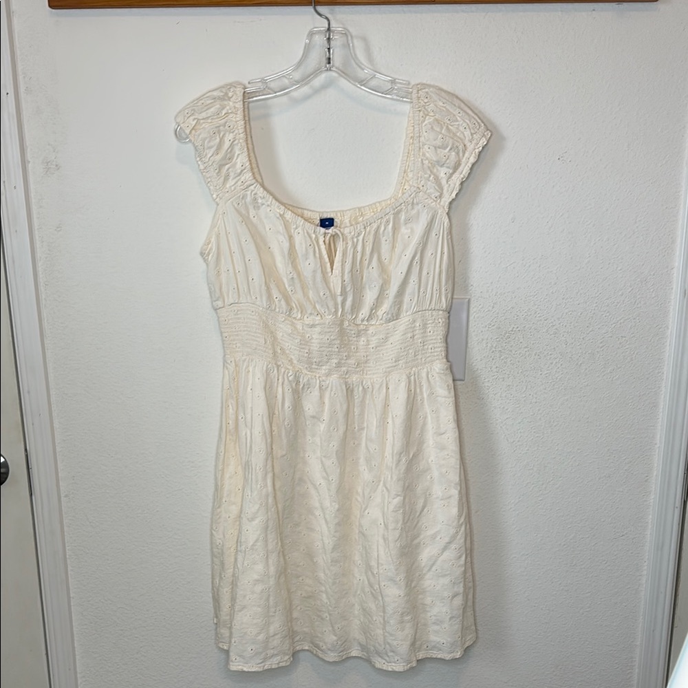 Old Navy, US size medium. Cream Sleeveless Dress